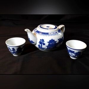 Vintage Porcelain Chinese Tea Set, Blue & White Pagoda Mountain Scene (4…